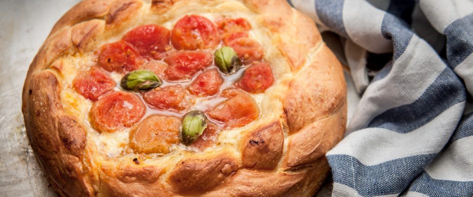 Focaccia al liquido di governo di mozzarella di bufala campana dop